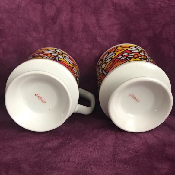 Vintage Japan Flower Pedestal Mugs - Set of 2 - Picture 3 of 4